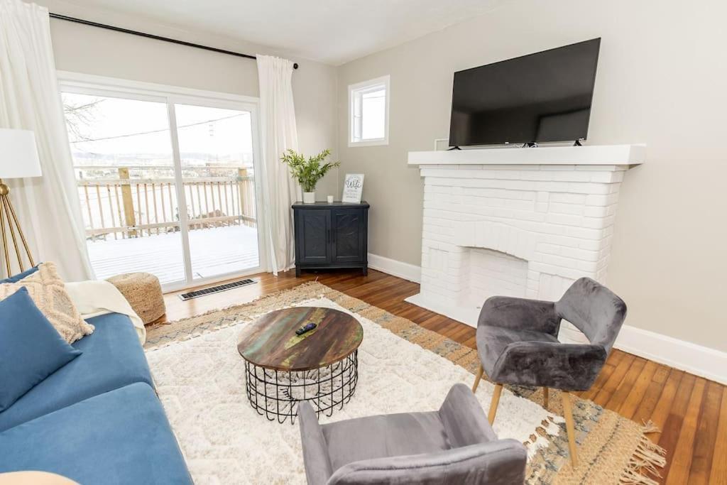 Cozy Riverfront Bungalow With Stunning Views Covington Exterior photo